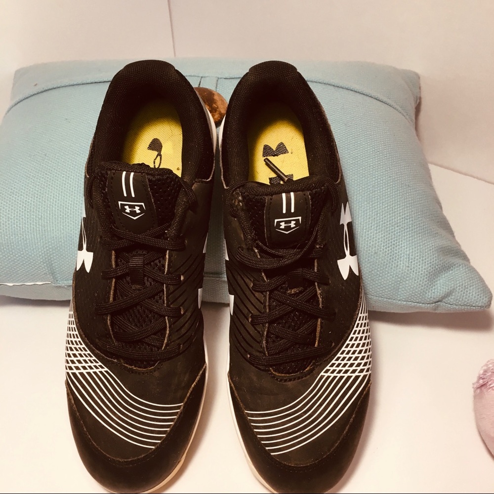 Girl’s Under Armour Glyde cleats - 7